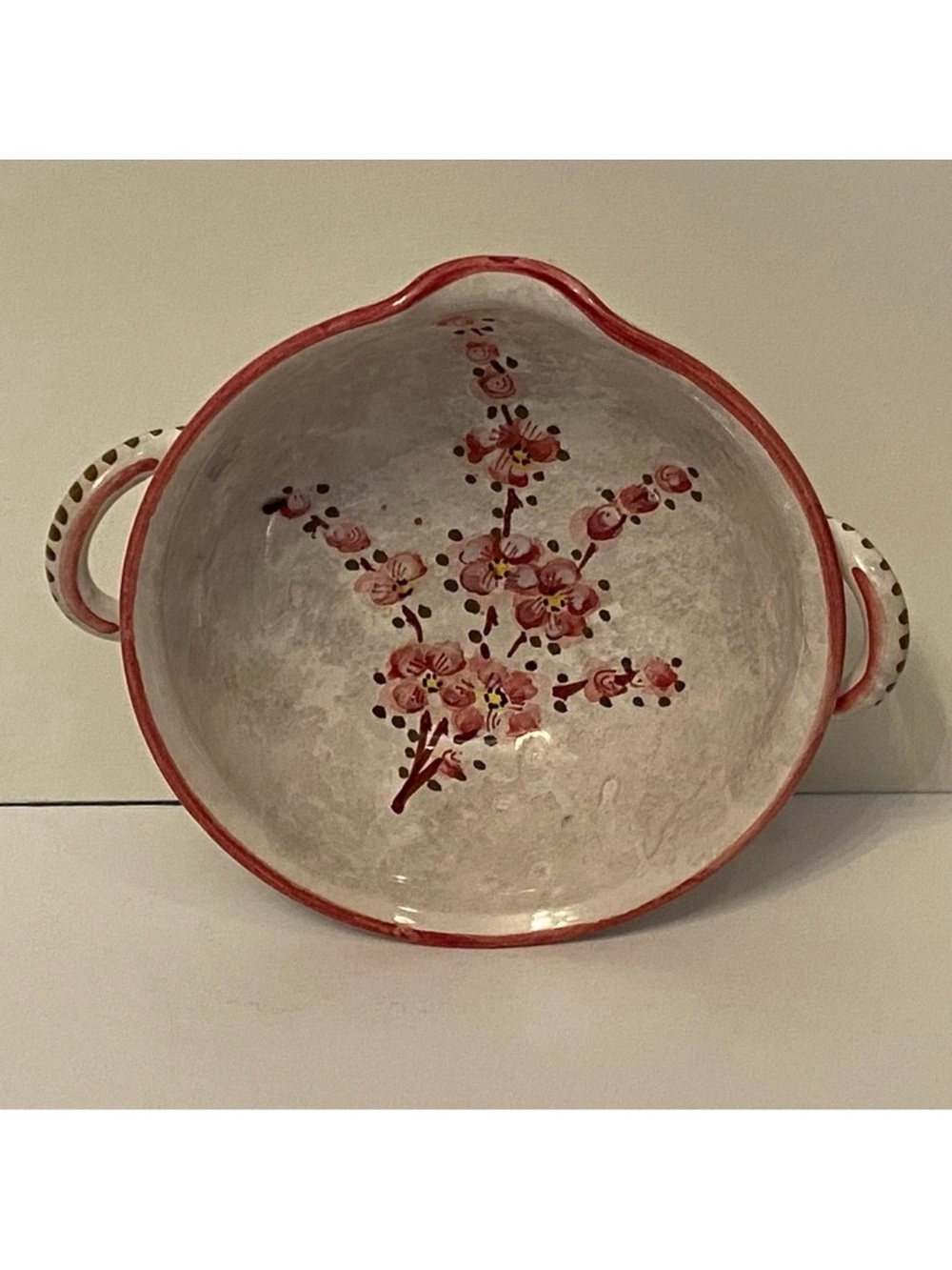 DERUTA ITALY VINTAGE HAND PAINTED POTTERY BOWL PINK FLORAL HANDLES SPOUT HOME